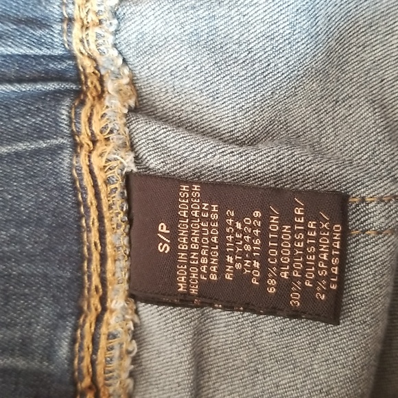 Jean shorts. Size Small.  Excellent Condition - Picture 6 of 6